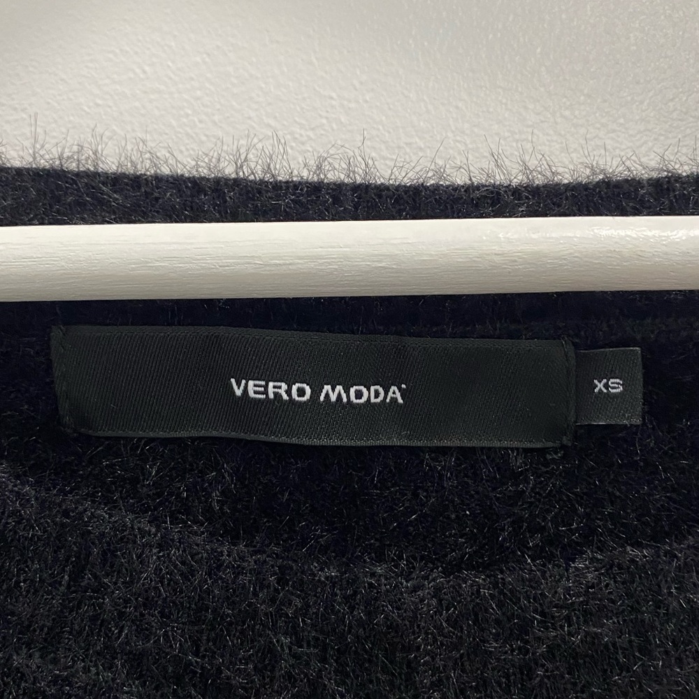 Vera Moda Sweater - Picture 2 of 3